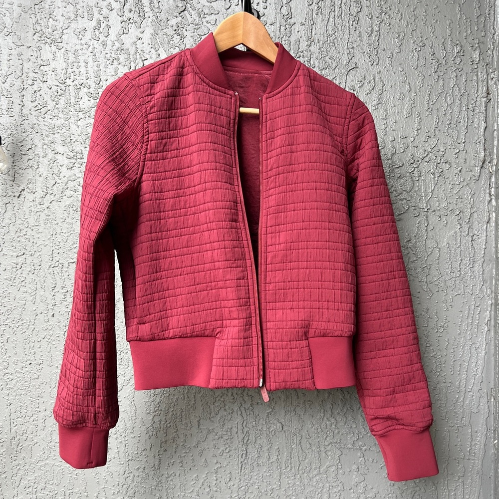 lululemon serene travels bomber jacket size 2 EUC